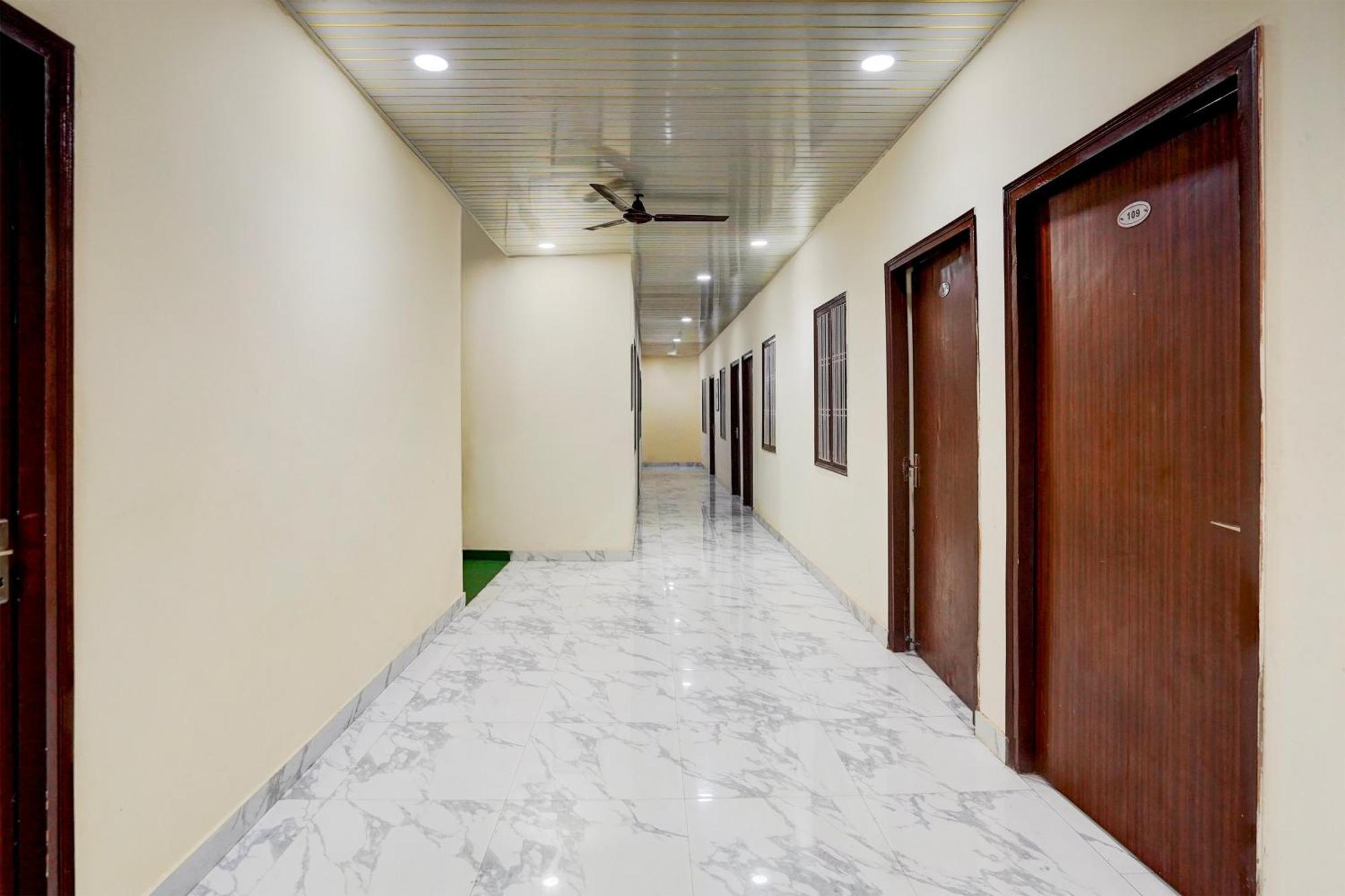 Super Collection O Govind Vihar Matiyari Formerly Saffron Chinhat Exterior photo