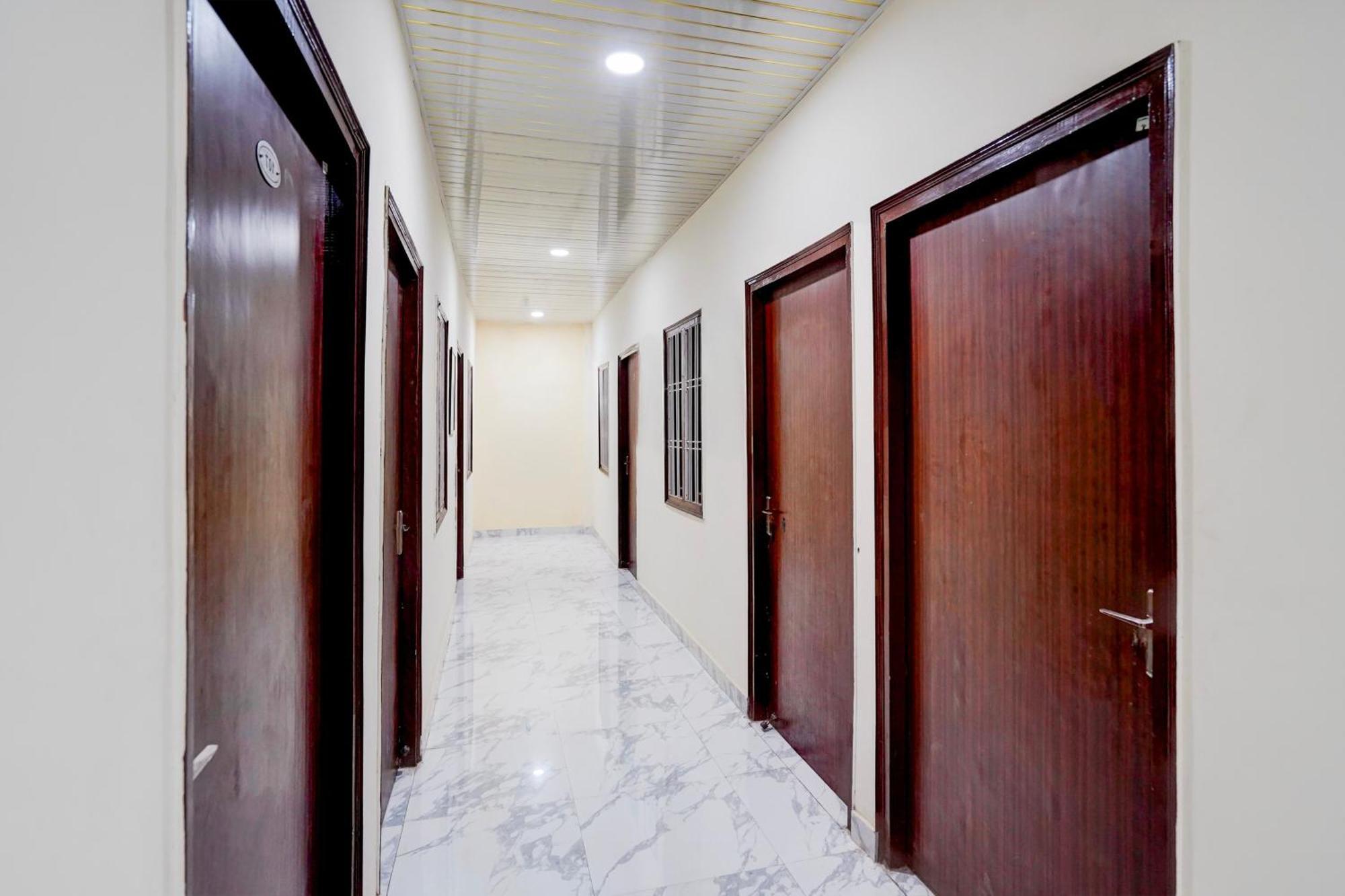 Super Collection O Govind Vihar Matiyari Formerly Saffron Chinhat Exterior photo