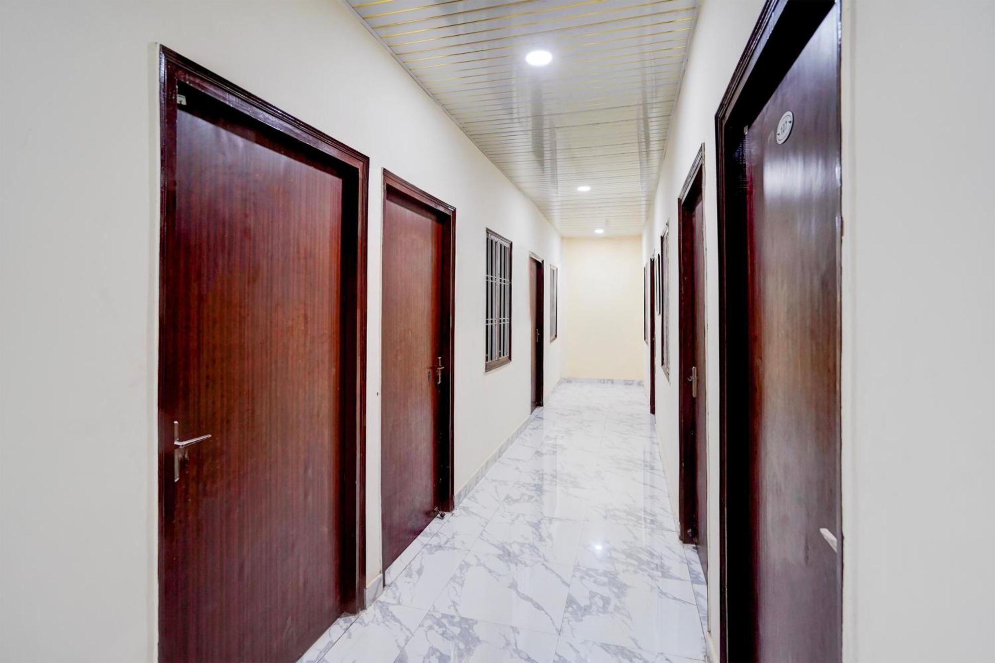 Super Collection O Govind Vihar Matiyari Formerly Saffron Chinhat Exterior photo