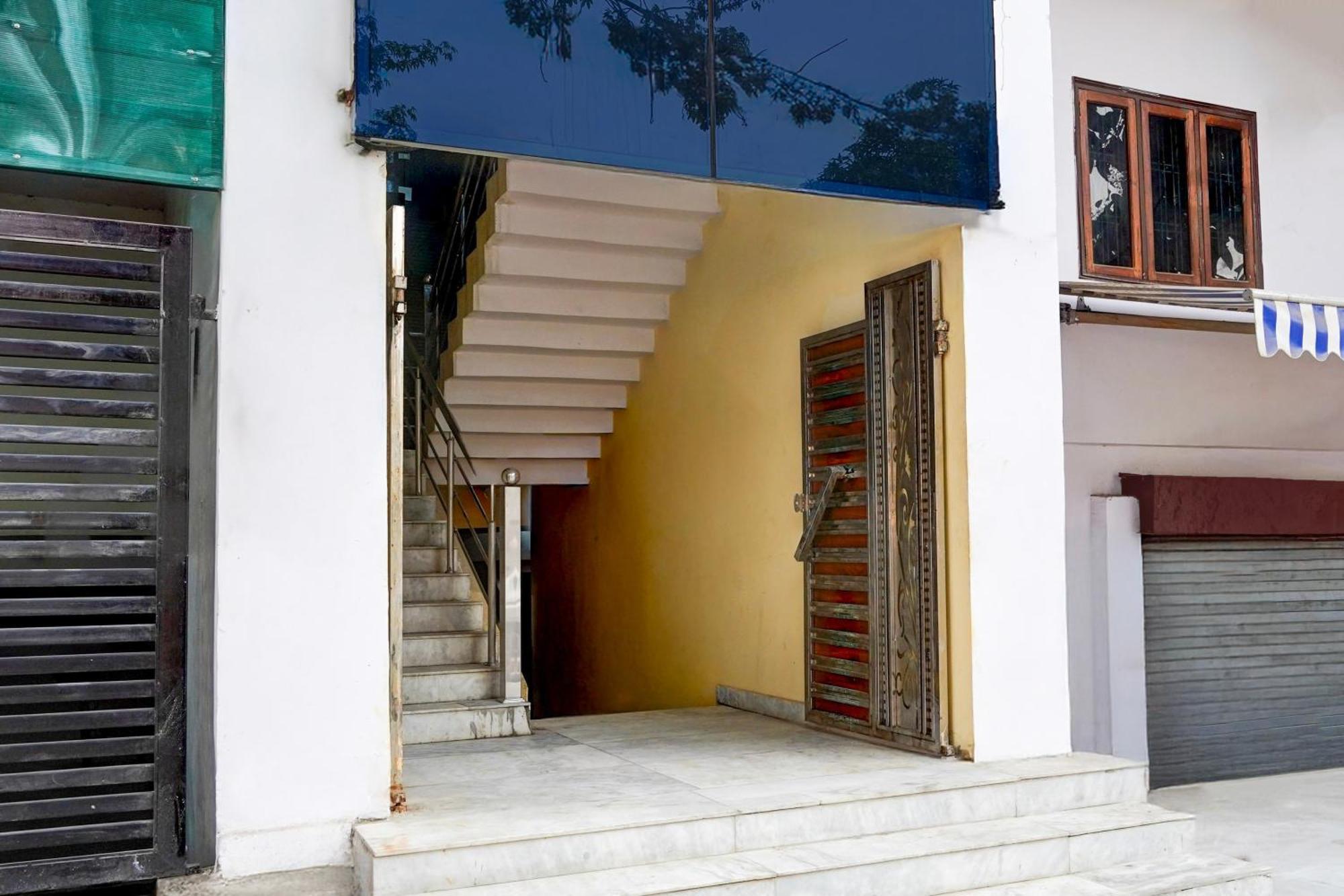 Super Collection O Govind Vihar Matiyari Formerly Saffron Chinhat Exterior photo